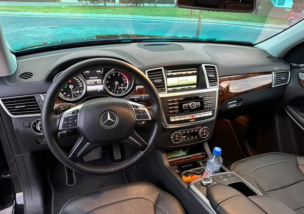 Mercedes-Benz GL cena 146000 przebieg: 162364, rok produkcji 2015 z Wrocław małe 211